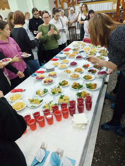 В МБОУ СОШ №27 прошла дегустация новых блюд весенне-летнего школьного меню .